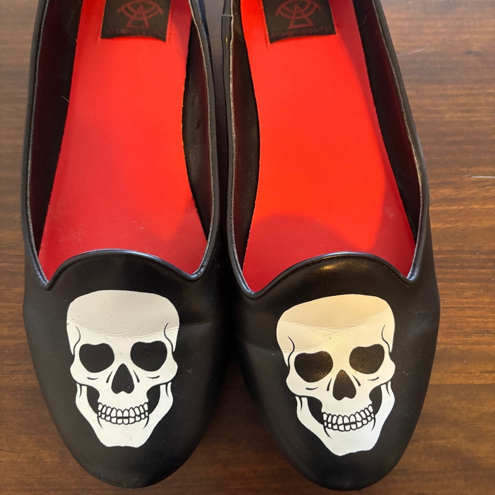 EUC Strange Cvlt Skill Flats Sz 10